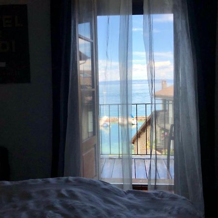 A Room With A View - Maisonnette Dans Bourg Medieval Au Bord Du Lac Leman Yvoire Exteriör bild