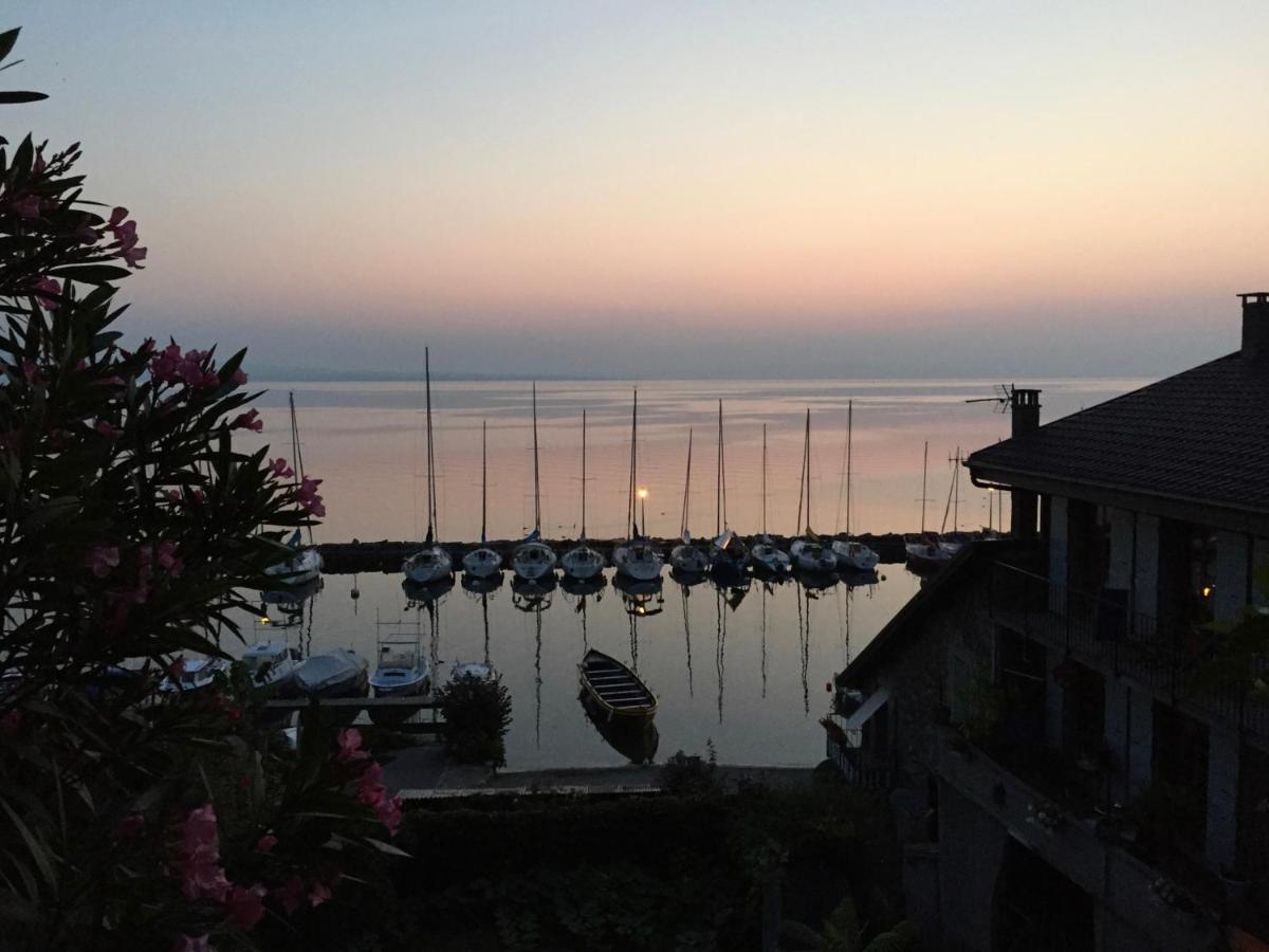 A Room With A View - Maisonnette Dans Bourg Medieval Au Bord Du Lac Leman Yvoire Exteriör bild